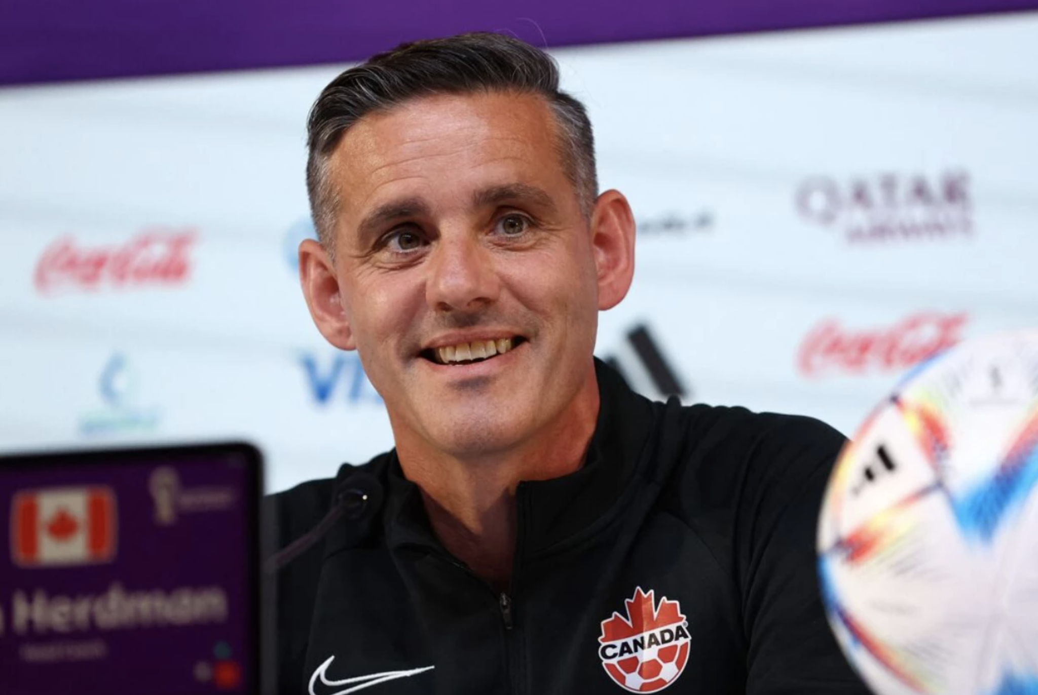 HLV John Herdman duoc don doan se dan dat dT Indonesia